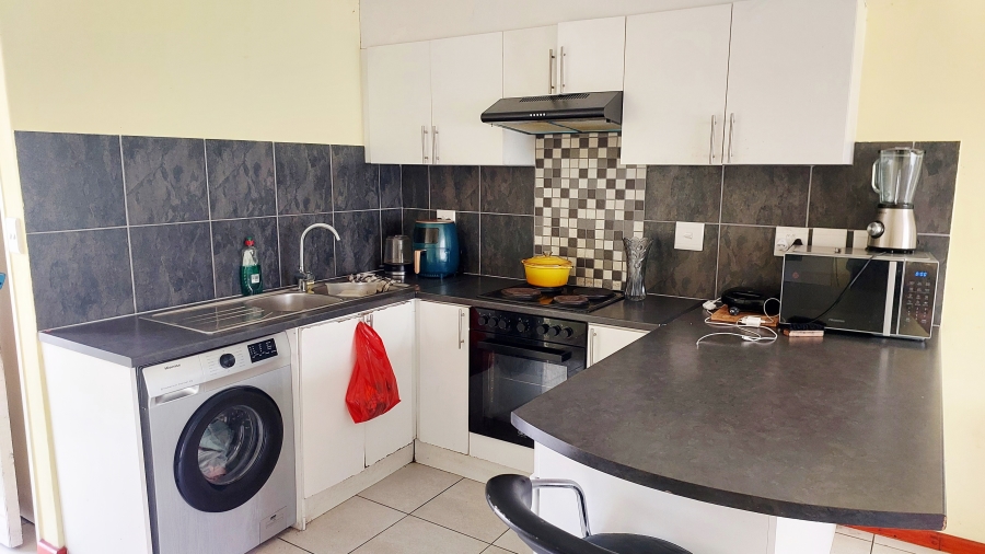 2 Bedroom Property for Sale in Stratford Green Western Cape